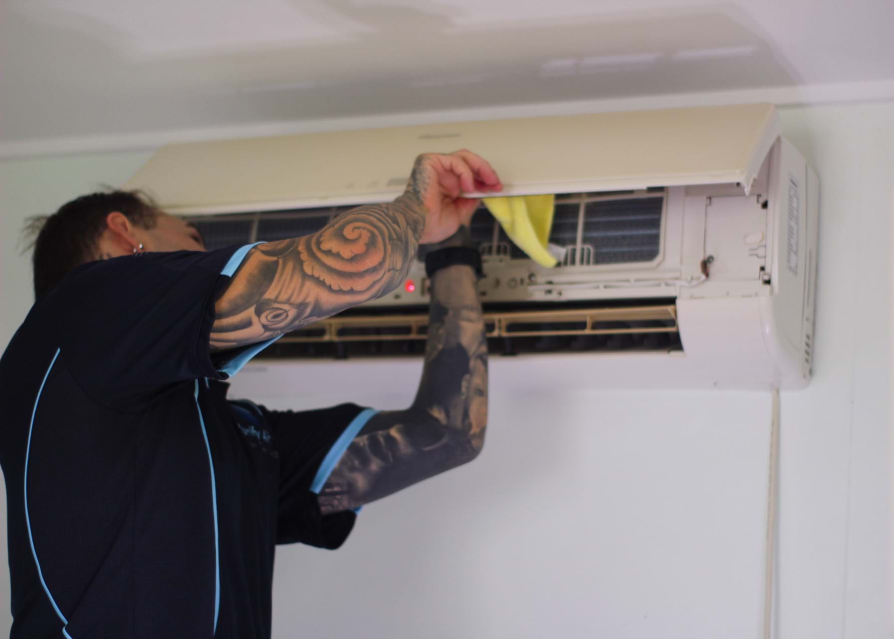 Michael Smith - Split System air con cleaning and mould removal